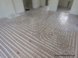 Zalety kompleksowego układania podłogówki: przewodnik i techniki dla profesjonalistów budowlanych