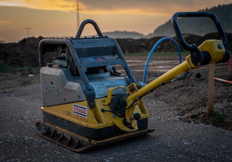 Zalety i wady paliw do maszyn budowlanych