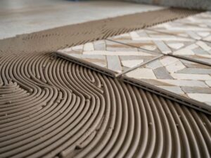 Odkryj sekrety idealnej instalacji dużych płytek na ogrzewanie podłogowe w nowoczesnym budownictwie