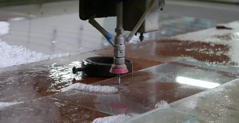 Cięcie szkła hartowanego