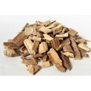 Najlepsze drewno do wedzenia: co wybrać do kiełbasy, szynki i ryby?