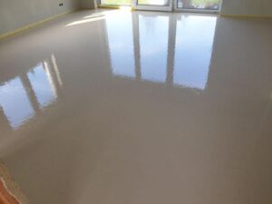 Jak dobrać odpowiednią grubość wylewki anhydrytowej na ogrzewanie podłogowe? Kluczowe kwestie do rozważenia przy planowaniu instalacji