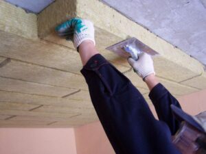 Skuteczne metody na ocieplenie garażu blaszanego – jak i czym to zrobić?